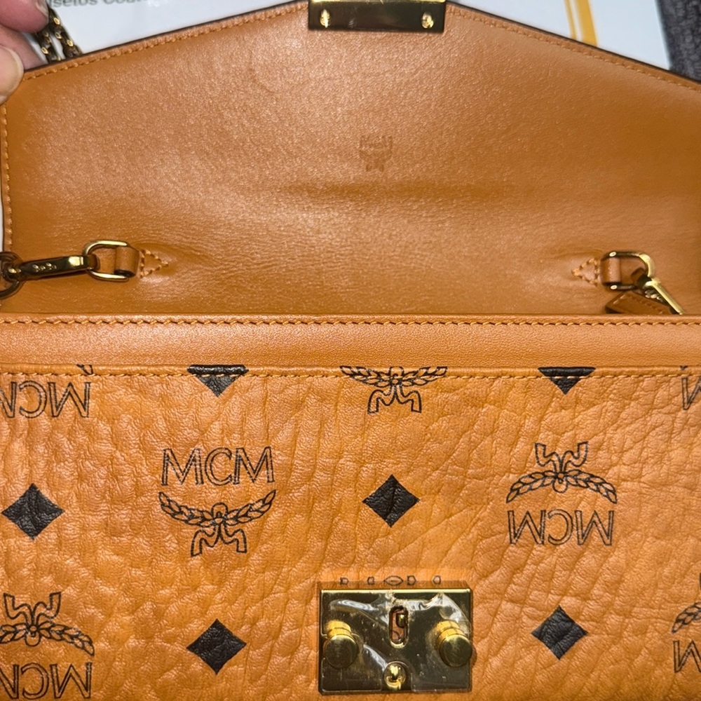 Preloved MCM Patricia visetos cognac wallet on chain excellent 7x4” box n COA - Picture 14 of 14